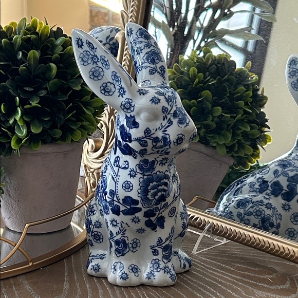 NEW! Vintage Inspired Chinoiserie Blue & White Floral Toile Ceramic Bunny Rabbit - Picture 5 of 9